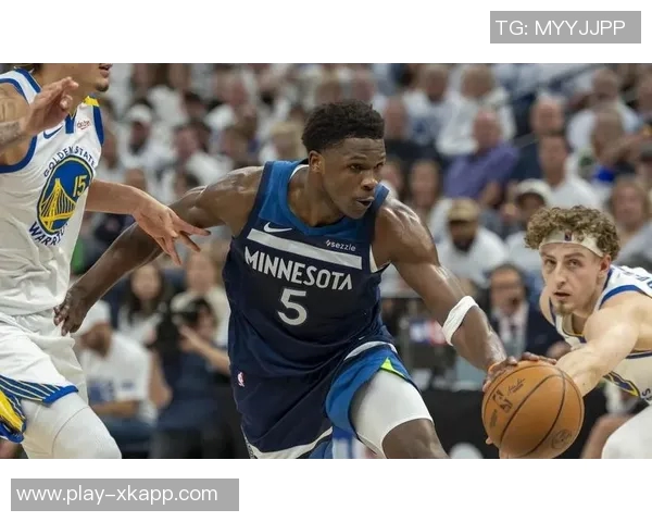 爱德华兹上半场表现亮眼15投6中三分球命中率不佳仍贡献17分1板2助 爱德华兹上半场表现亮眼15投6中三分球命中率不佳仍贡献17分1板2助