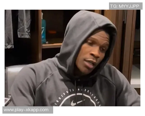 帕金斯谈爱德华兹与SGA的较量展现出篮球界的竞争精神与激情 帕金斯谈爱德华兹与SGA的较量展现出篮球界的竞争精神与激情